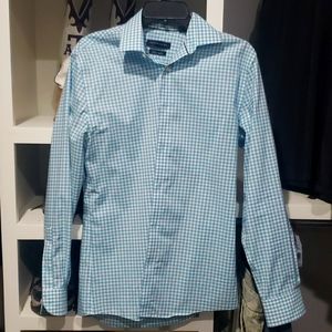 Long sleeve button down slim fit shirt